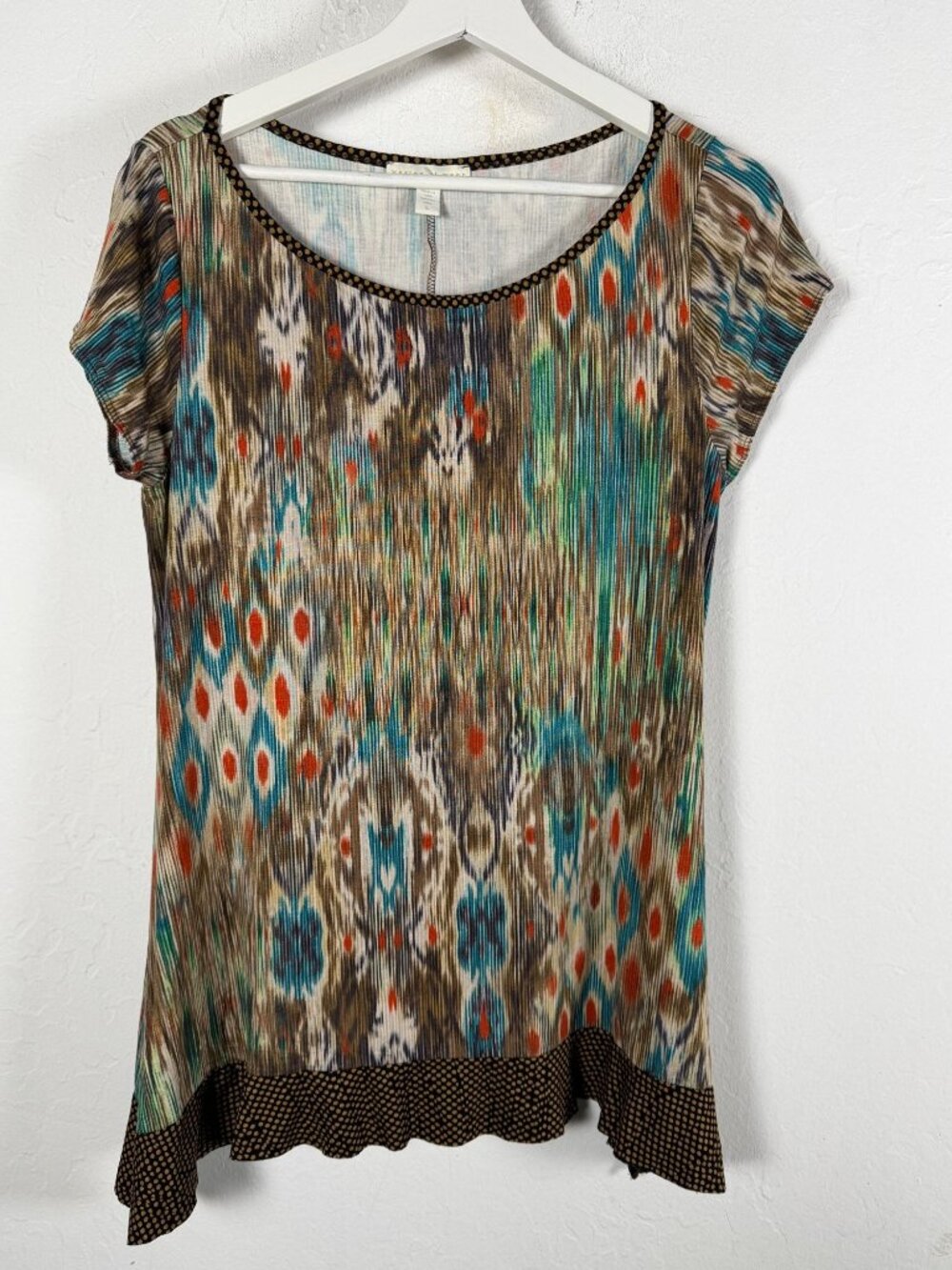 Weston Wear Ikat Geometric Top Large Multi Plisse Knit Tee Scoop Neck Hem Trim